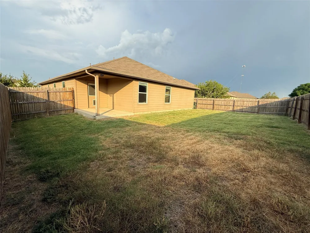 160 Voss S Kyle, TX 78640