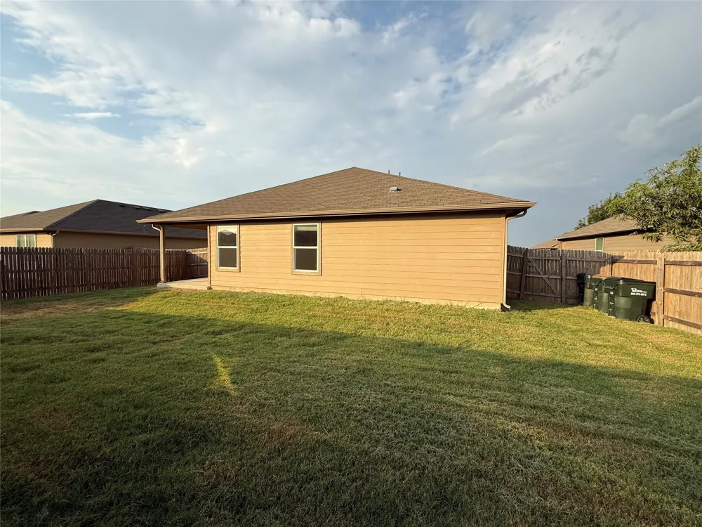 160 Voss S Kyle, TX 78640