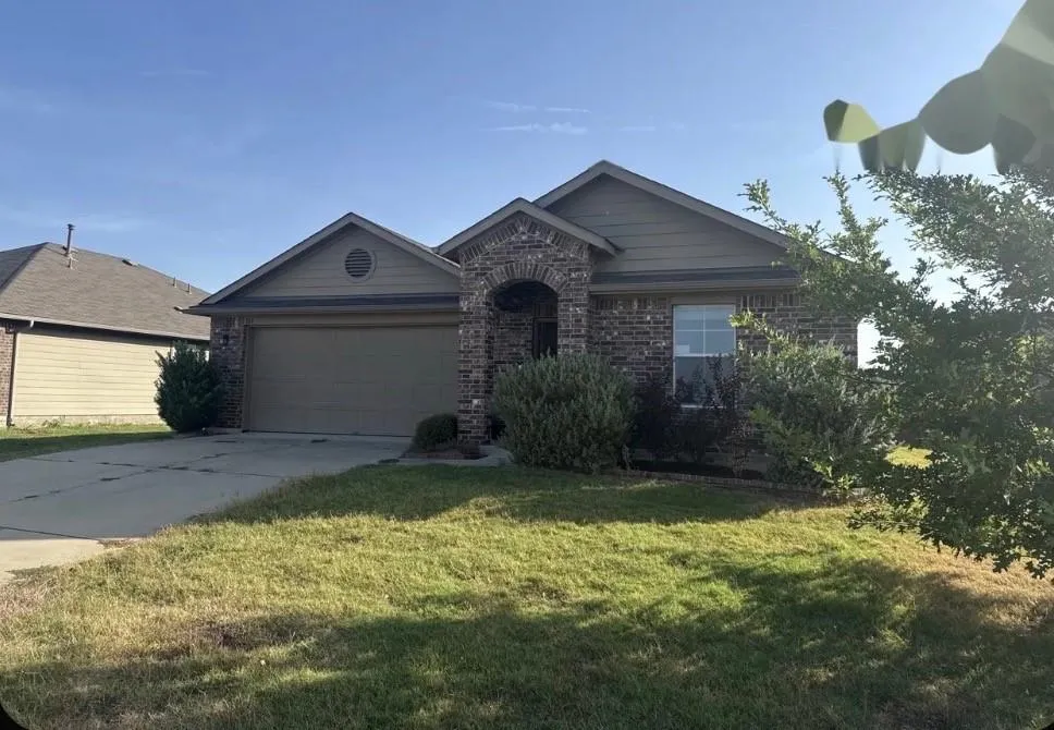 160 Voss S Kyle, TX 78640