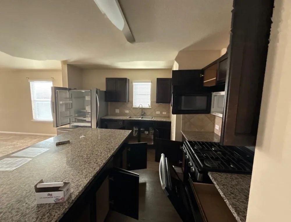 160 Voss S Kyle, TX 78640