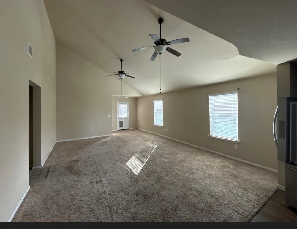 160 Voss S Kyle, TX 78640