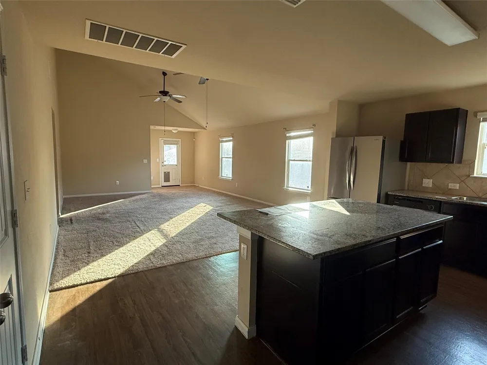 160 Voss S Kyle, TX 78640