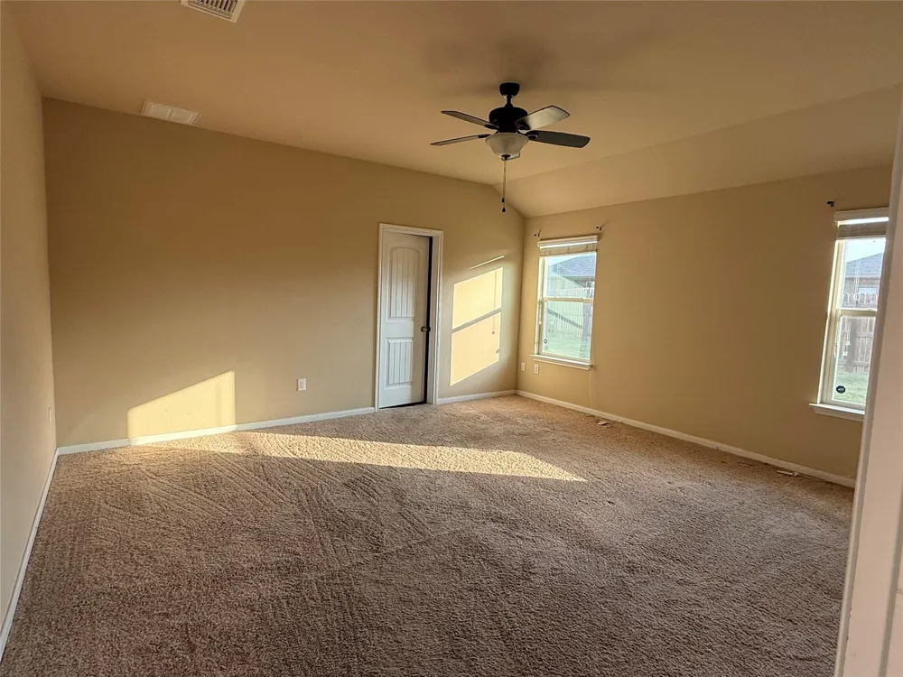 160 Voss S Kyle, TX 78640