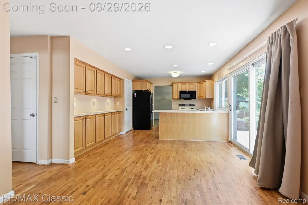 9347 Westbury Avenue Plymouth Charter Township, MI 48170