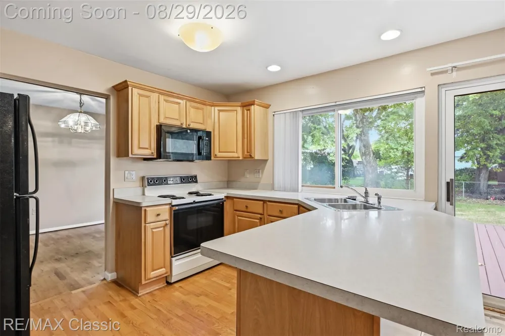 9347 Westbury Avenue Plymouth Charter Township, MI 48170