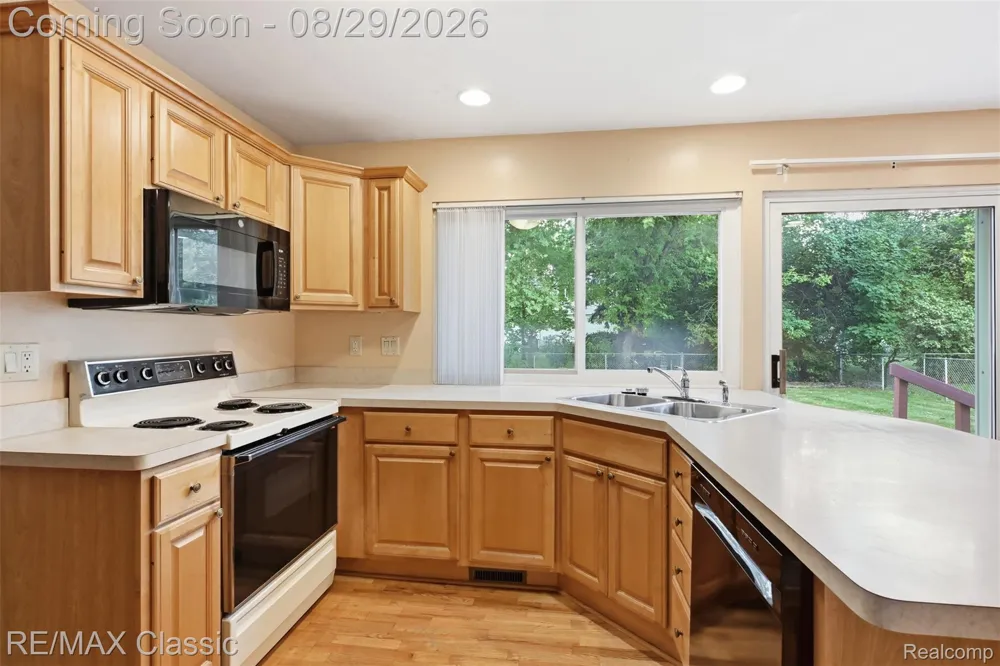 9347 Westbury Avenue Plymouth Charter Township, MI 48170
