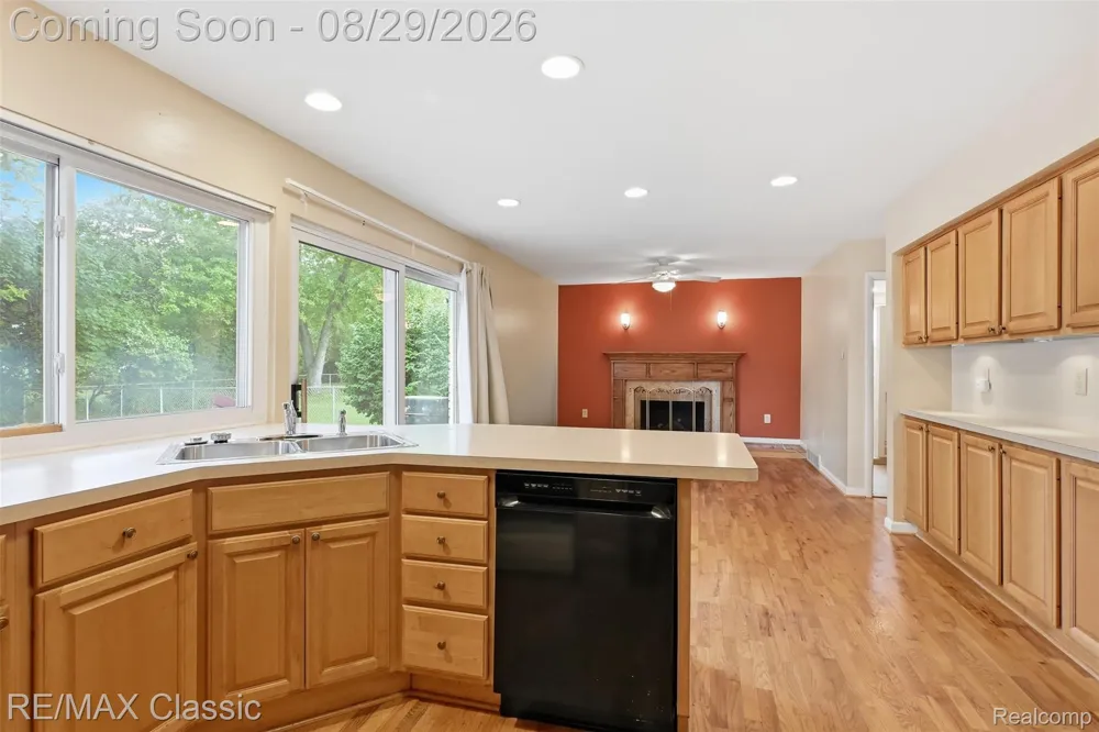 9347 Westbury Avenue Plymouth Charter Township, MI 48170