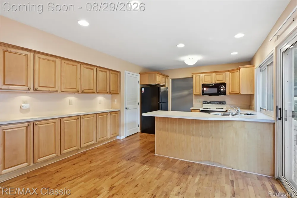 9347 Westbury Avenue Plymouth Charter Township, MI 48170