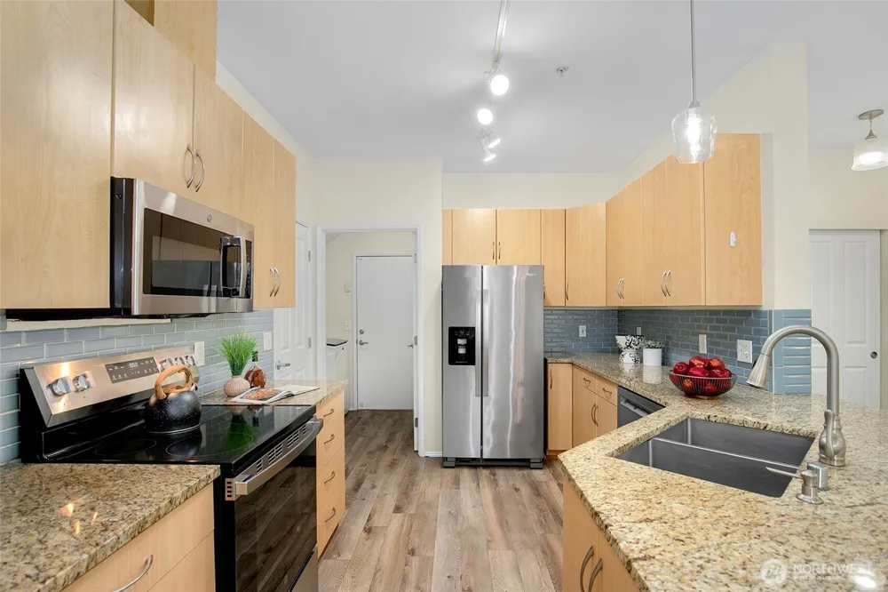 595 241st Lane SE Sammamish, WA 98074