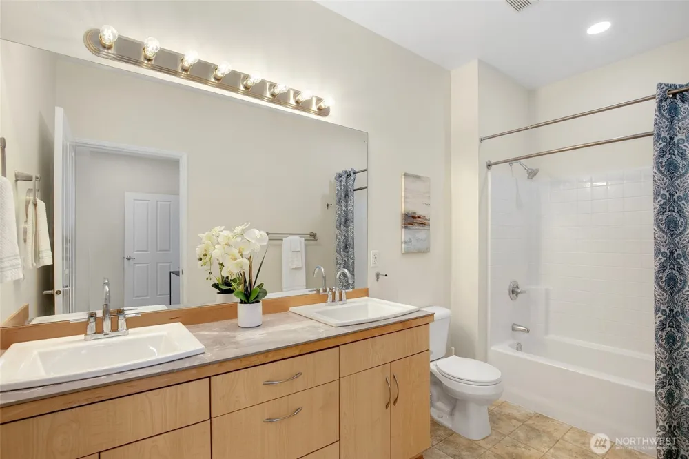 595 241st Lane SE Sammamish, WA 98074