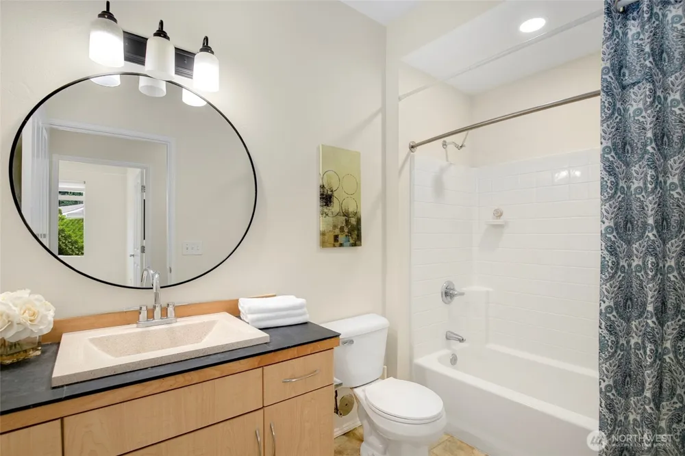 595 241st Lane SE Sammamish, WA 98074