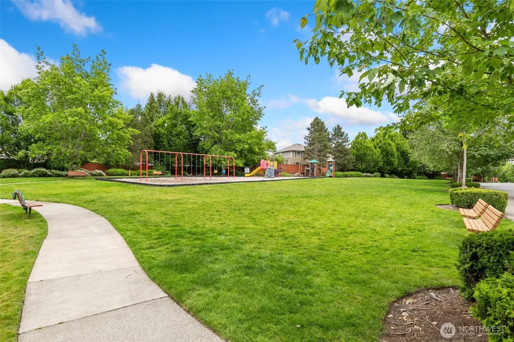 595 241st Lane SE Sammamish, WA 98074