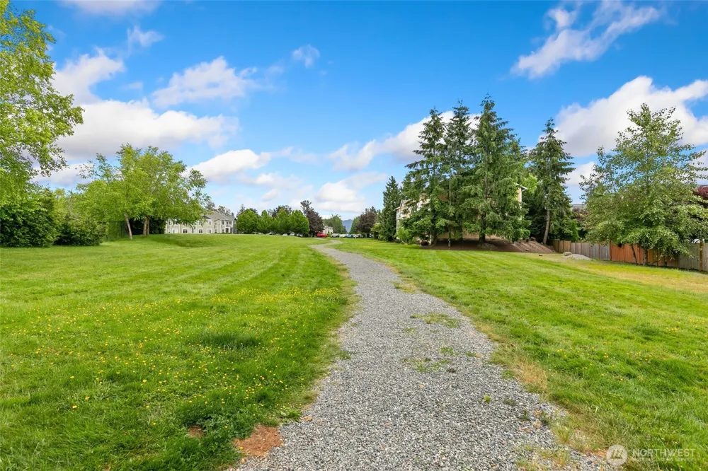 595 241st Lane SE Sammamish, WA 98074