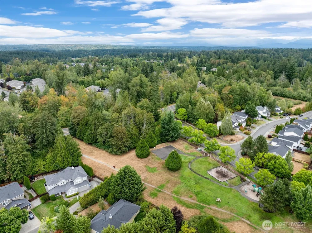 595 241st Lane SE Sammamish, WA 98074