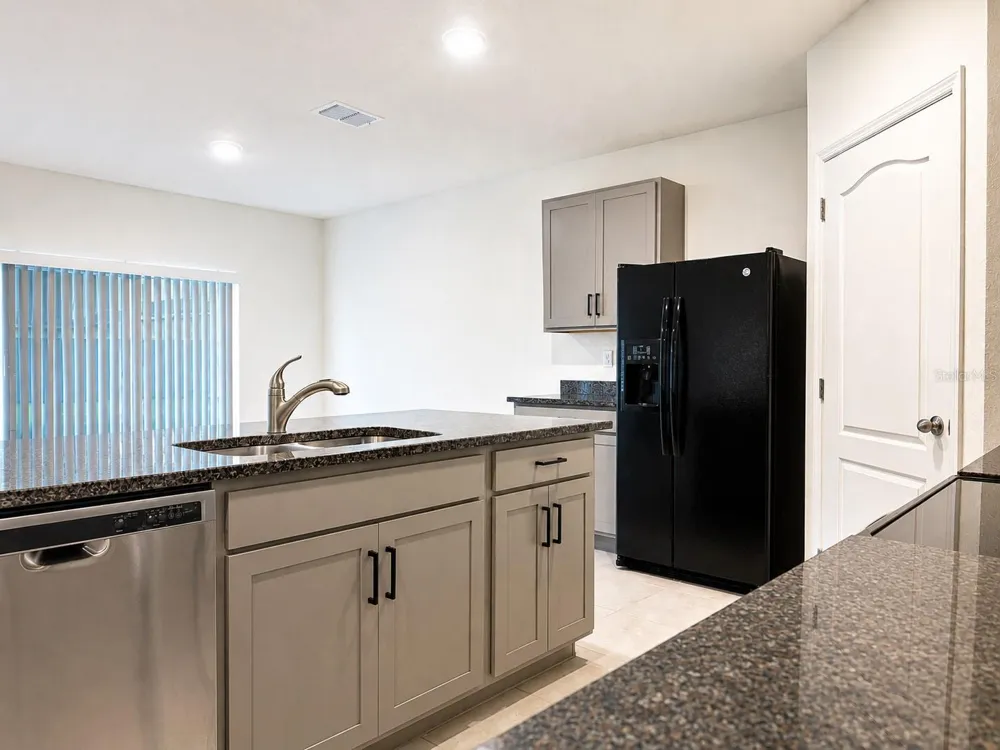 2132 SILVER BROOK WAY Davenport, FL 33837