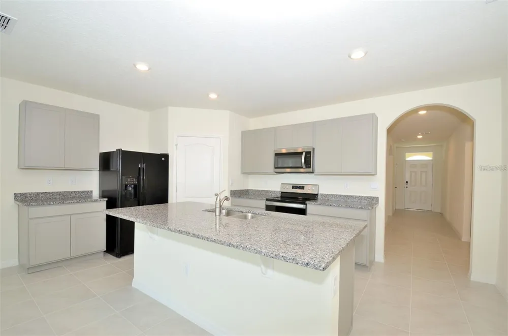 2132 SILVER BROOK WAY Davenport, FL 33837
