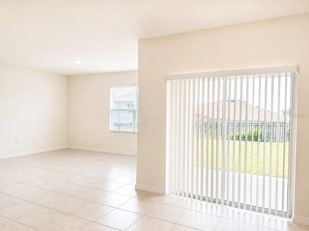 2132 SILVER BROOK WAY Davenport, FL 33837