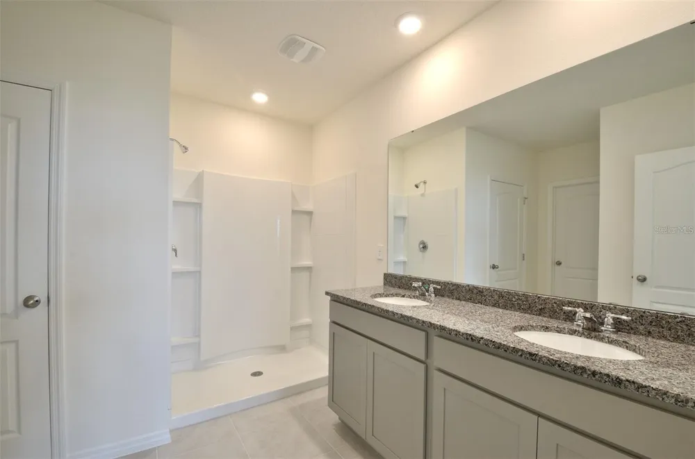 2132 SILVER BROOK WAY Davenport, FL 33837