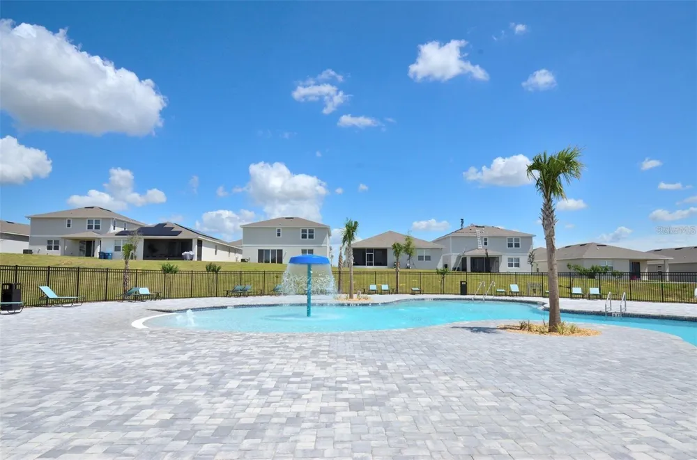 2132 SILVER BROOK WAY Davenport, FL 33837