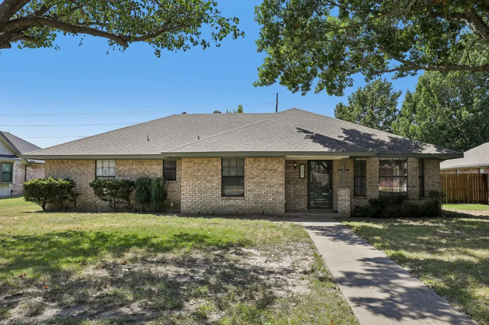 3805 Sunhill Drive Greenville, TX 75402