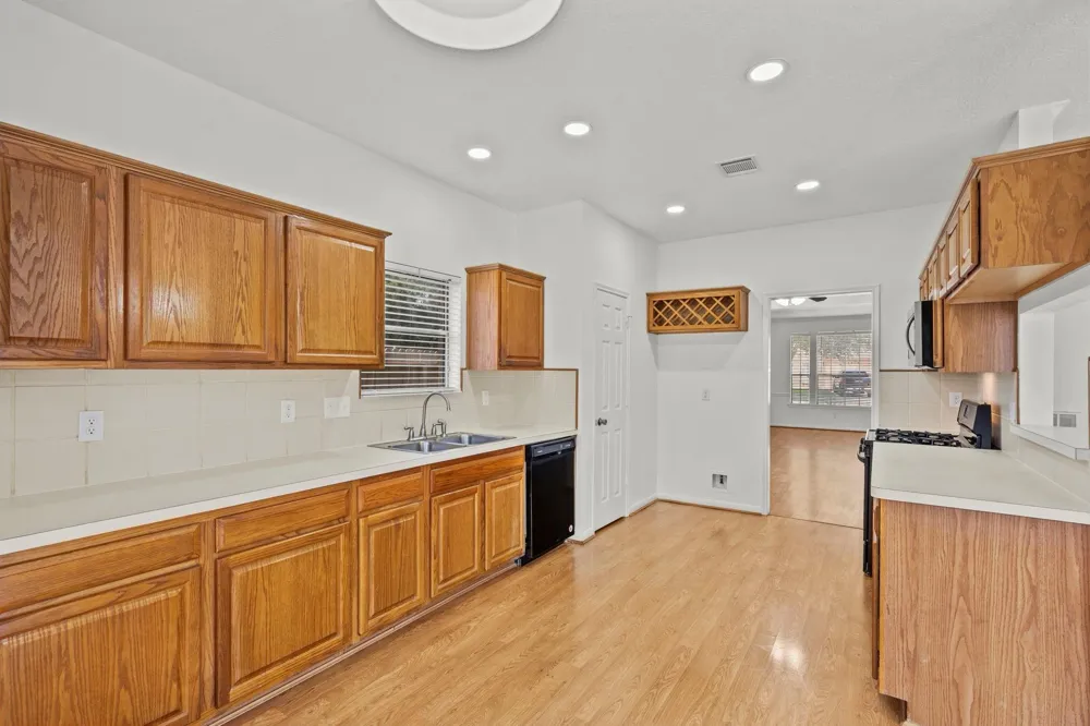 4406 Fountain Creek Court Pasadena, TX 77505