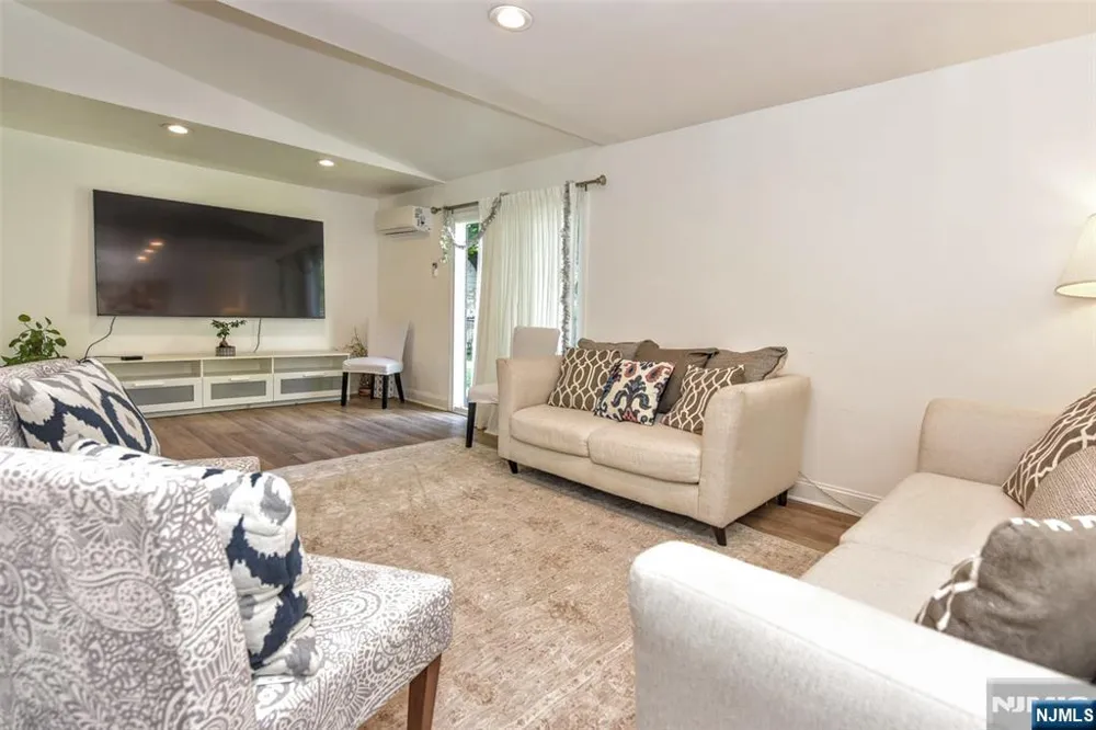 347 Forest Avenue Paramus, NJ 07652