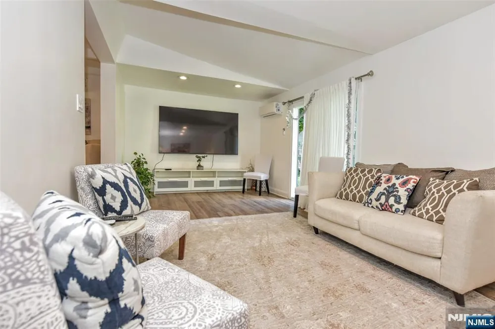 347 Forest Avenue Paramus, NJ 07652