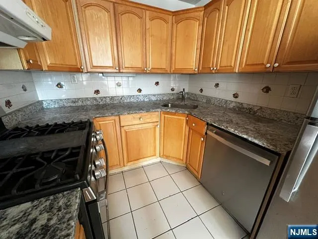 77 Prospect Avenue 3i Hackensack, NJ 07601