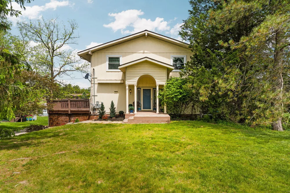 7490 Ledgewood Drive Fenton, MI 48430