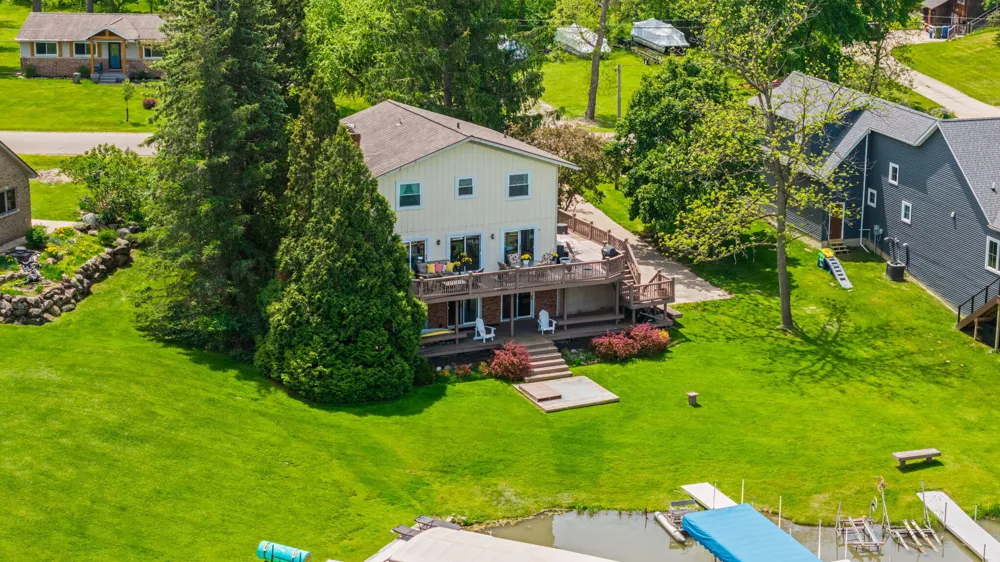 7490 Ledgewood Drive Fenton, MI 48430