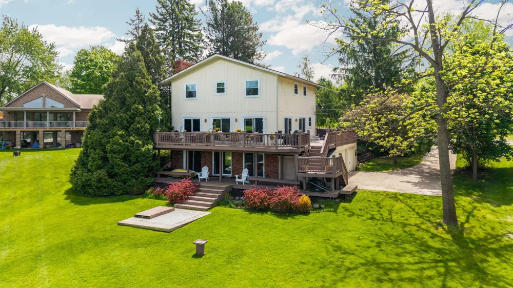 7490 Ledgewood Drive Fenton, MI 48430