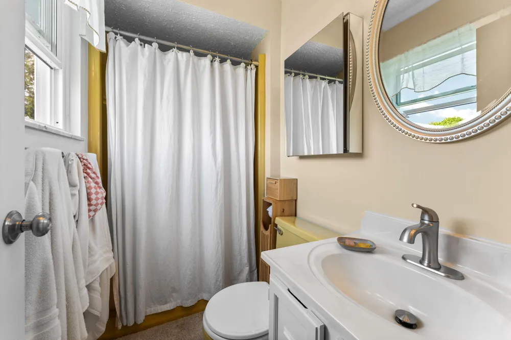 7490 Ledgewood Drive Fenton, MI 48430