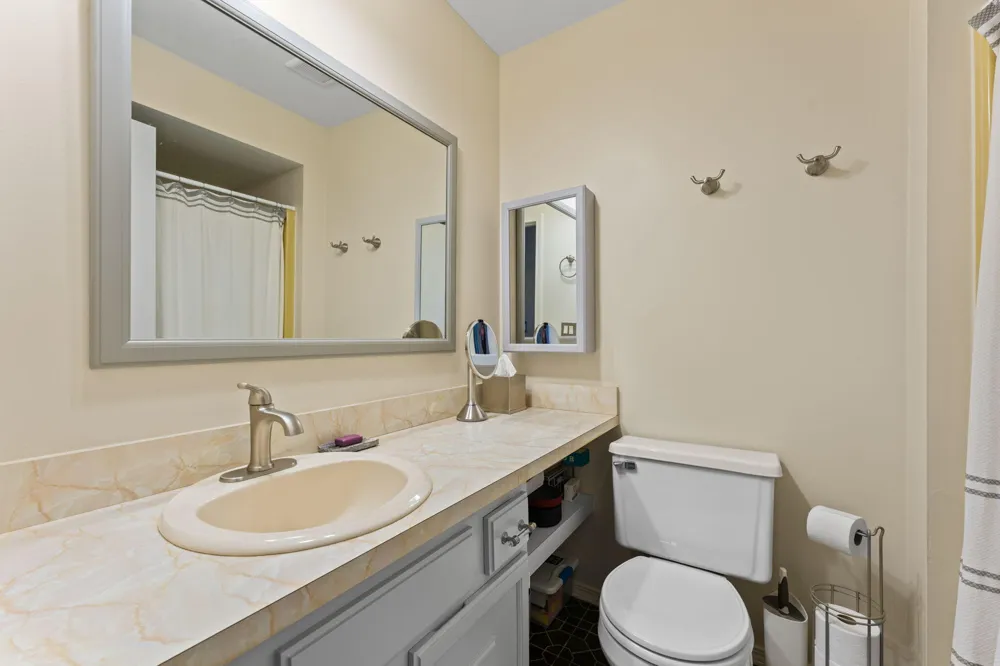 7490 Ledgewood Drive Fenton, MI 48430