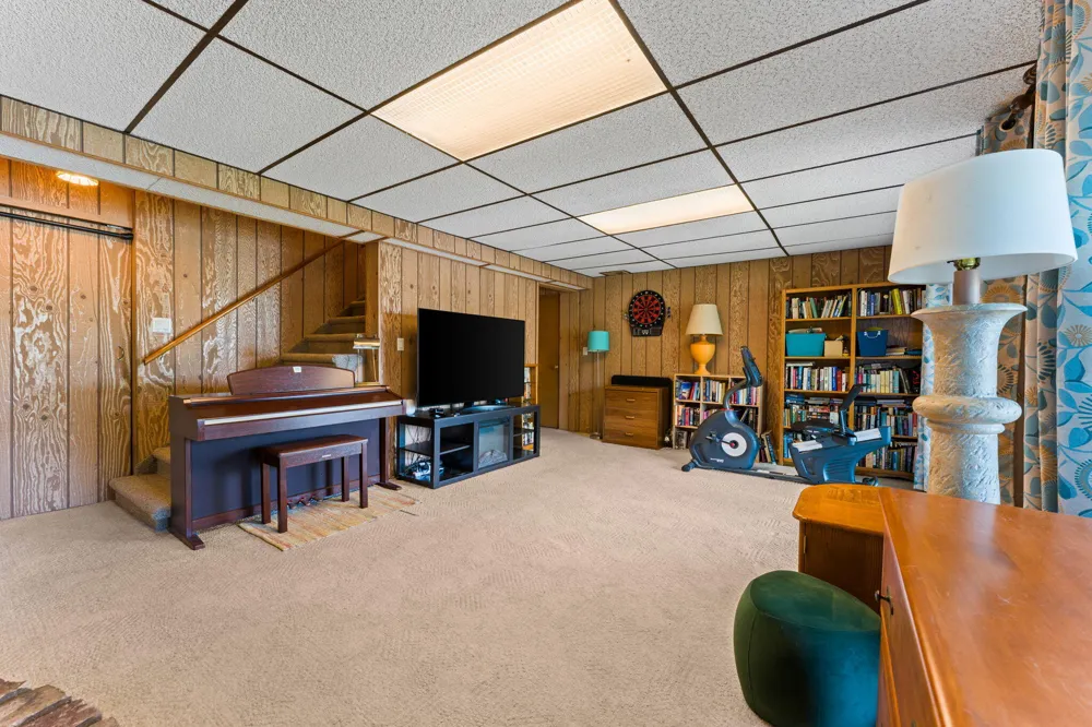 7490 Ledgewood Drive Fenton, MI 48430