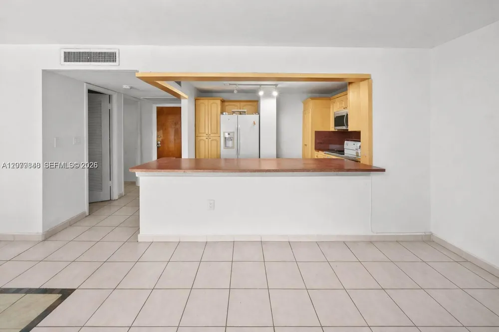 6450 Collins Ave #205 Miami Beach, FL 33141