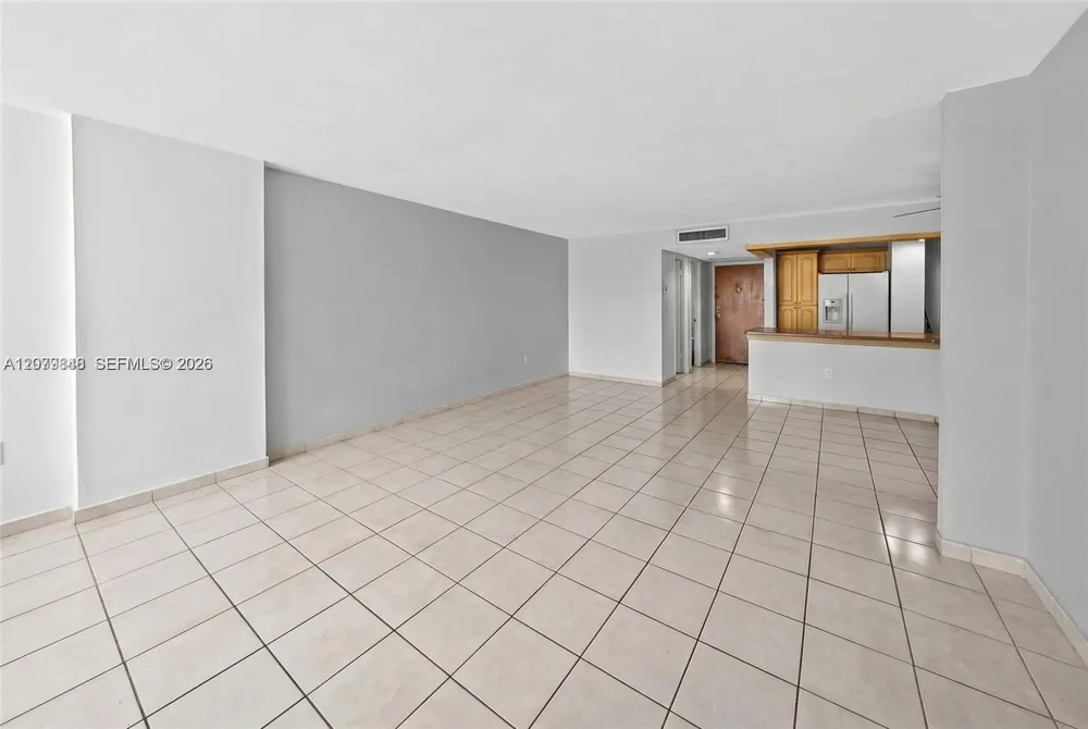 6450 Collins Ave #205 Miami Beach, FL 33141