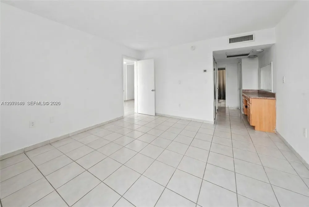 6450 Collins Ave #205 Miami Beach, FL 33141