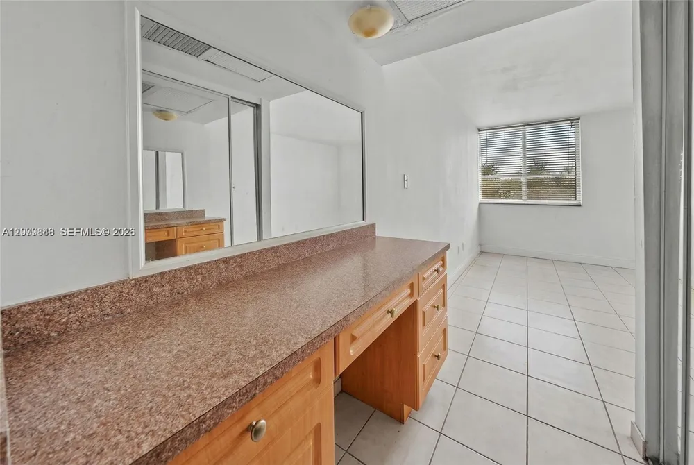 6450 Collins Ave #205 Miami Beach, FL 33141