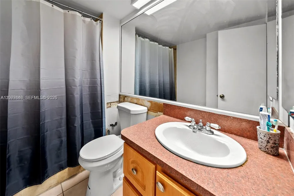6450 Collins Ave #205 Miami Beach, FL 33141