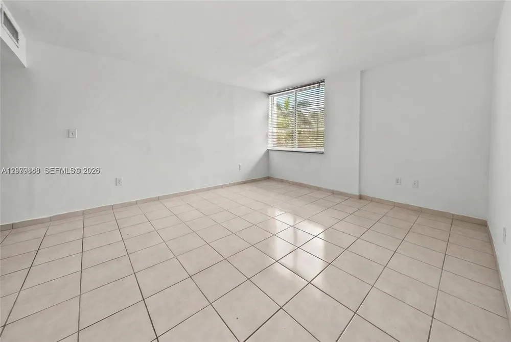 6450 Collins Ave #205 Miami Beach, FL 33141