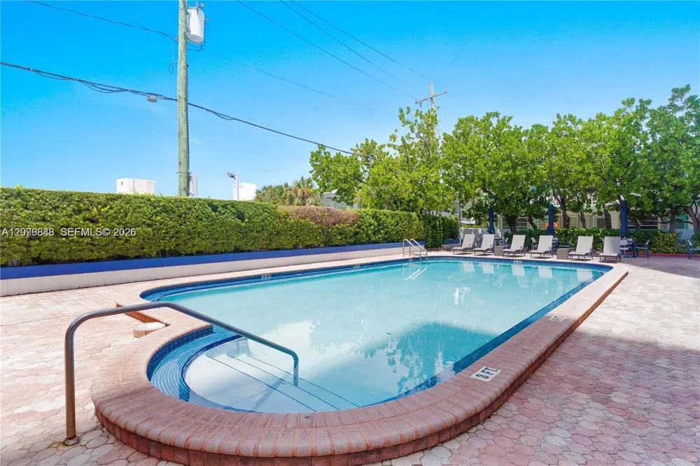 6450 Collins Ave #205 Miami Beach, FL 33141