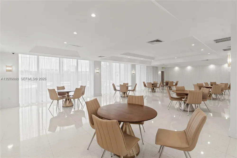 6450 Collins Ave #205 Miami Beach, FL 33141