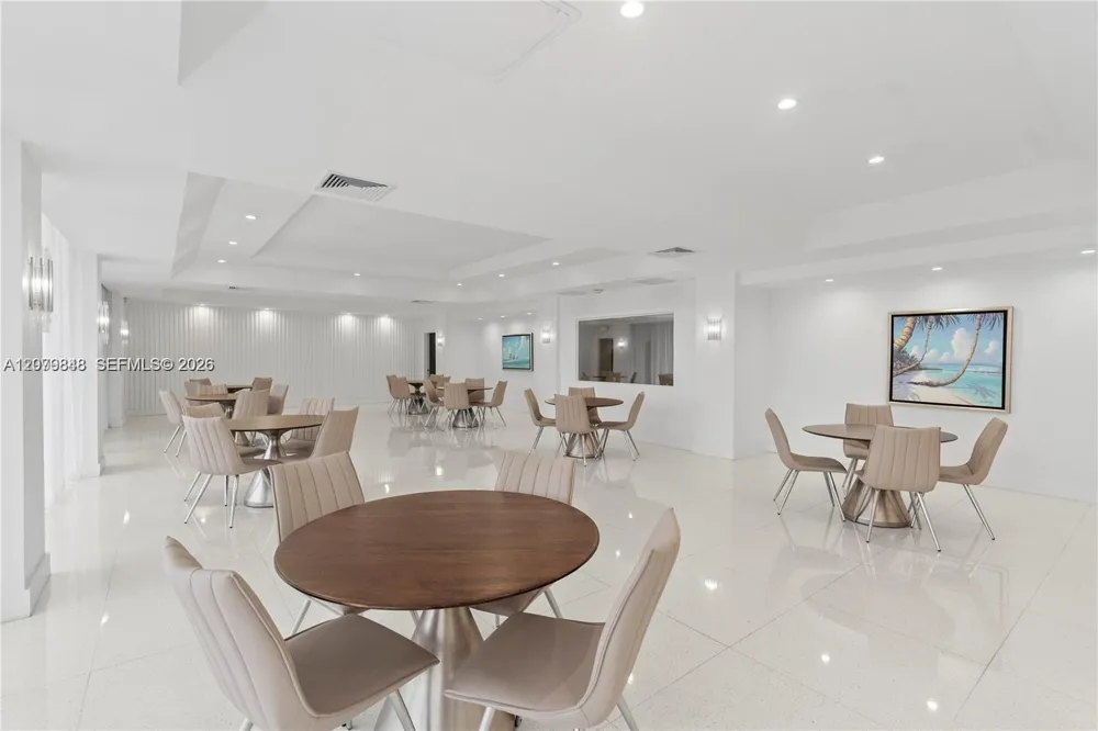 6450 Collins Ave #205 Miami Beach, FL 33141