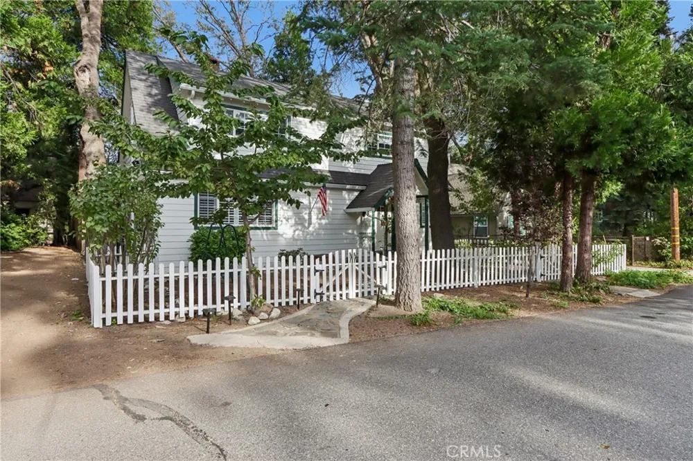 229 Hemlock Drive Lake Arrowhead, CA 92352