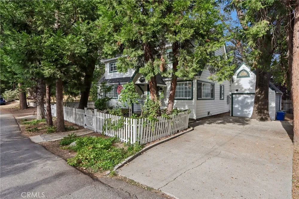 229 Hemlock Drive Lake Arrowhead, CA 92352