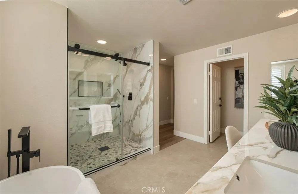 18 Hillsdale Newport Beach, CA 92660