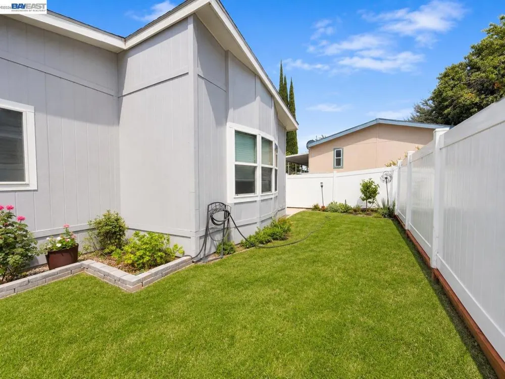 16711 Marsh Creek Rd Clayton, CA 94517