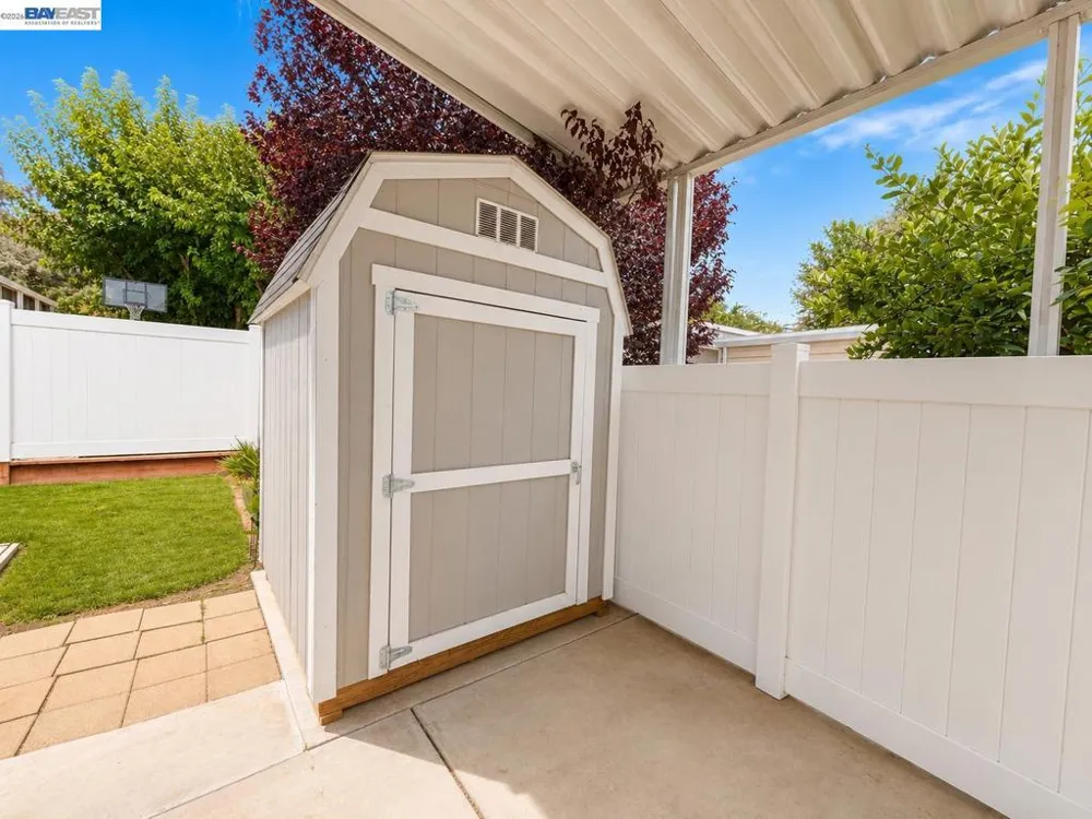16711 Marsh Creek Rd Clayton, CA 94517