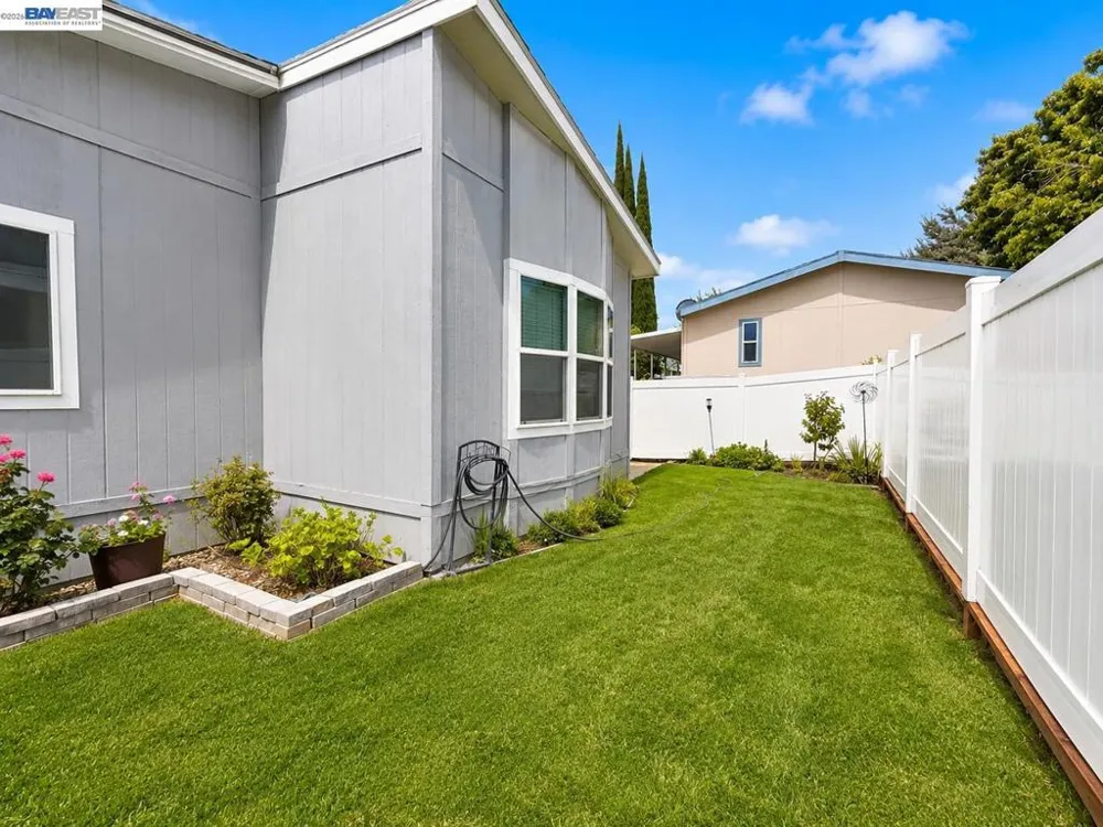 16711 Marsh Creek Rd Clayton, CA 94517