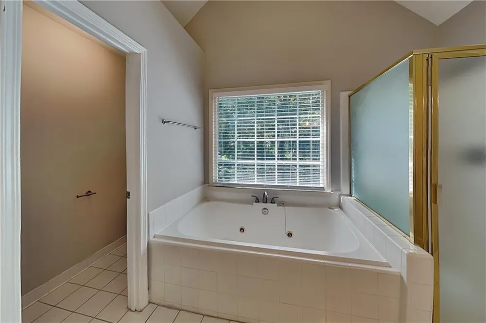 1037 Ashfern Walk Woodstock, GA 30189